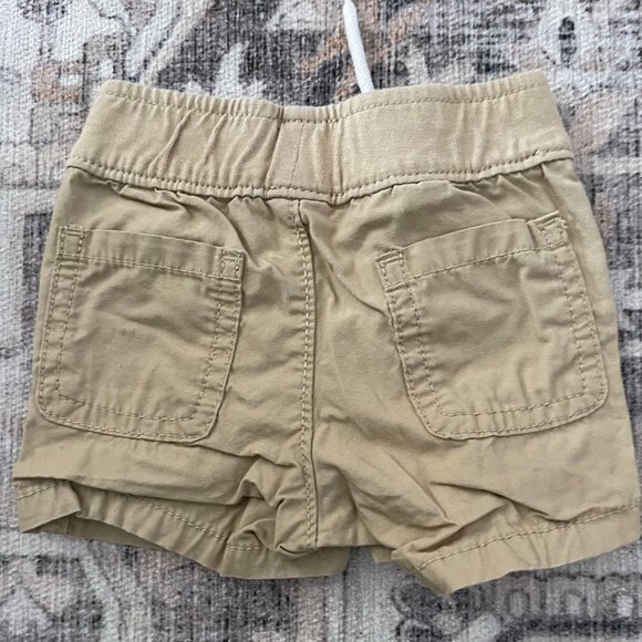 Gap Khaki Shorts - Picture 2 of 3